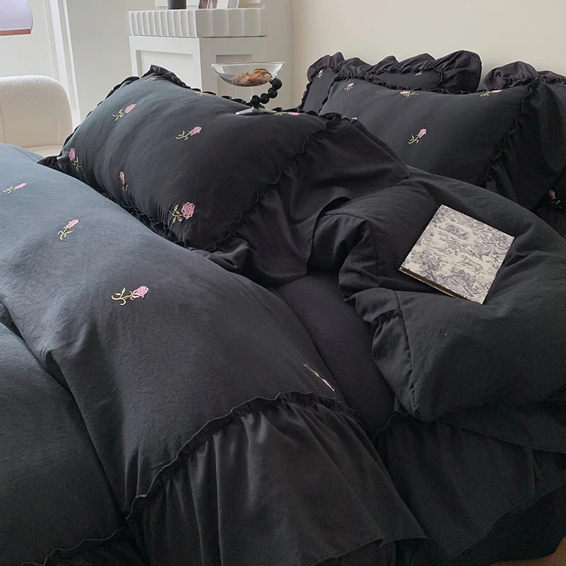 Housse De Couette Noire Brodée De Roses zoom
